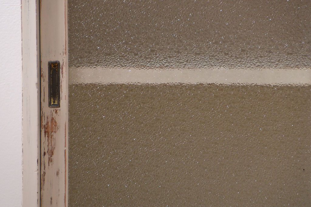 アンティーク家具　アンティークペイント　ダイヤガラス入りの小振りな食器棚(収納棚、戸棚)