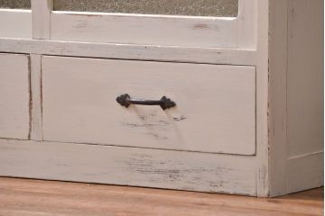 アンティーク家具　アンティークペイント　ダイヤガラス入りの小振りな食器棚(収納棚、戸棚)