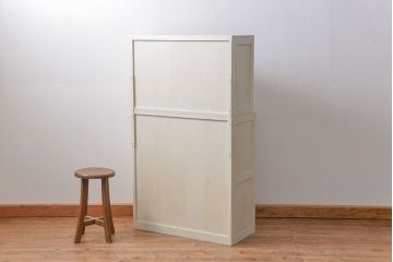 アンティーク家具　アンティークペイント　ダイヤガラス入りの小振りな食器棚(収納棚、戸棚)