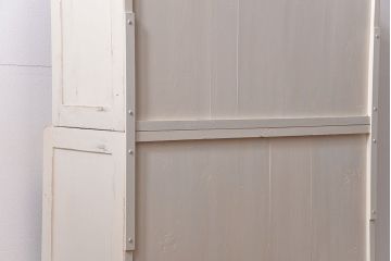 アンティーク家具　アンティークペイント　ダイヤガラス入りの小振りな食器棚(収納棚、戸棚)