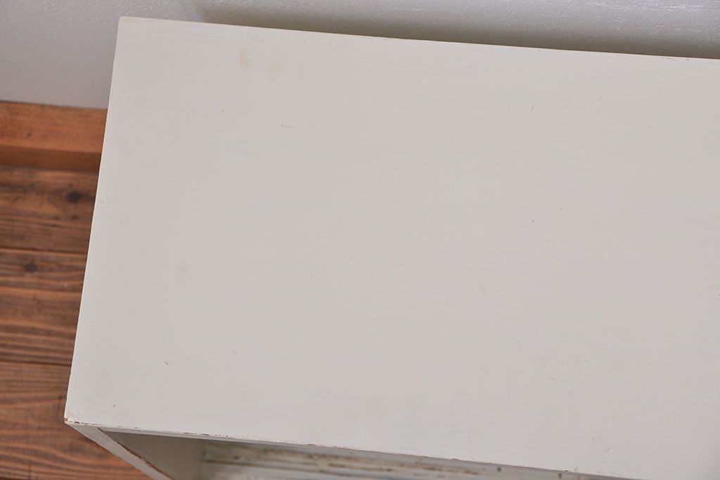 アンティーク家具　アンティークペイント　ダイヤガラス入りの小振りな食器棚(収納棚、戸棚)