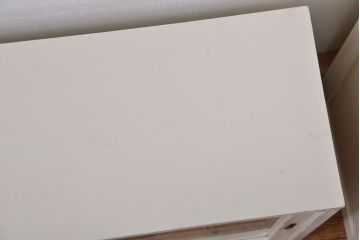 アンティーク家具　アンティークペイント　ダイヤガラス入りの小振りな食器棚(収納棚、戸棚)