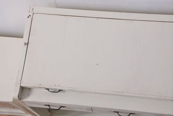 アンティーク家具　アンティークペイント　ダイヤガラス入りの小振りな食器棚(収納棚、戸棚)