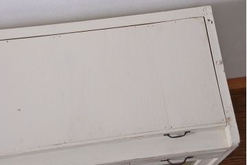 アンティーク家具　アンティークペイント　ダイヤガラス入りの小振りな食器棚(収納棚、戸棚)