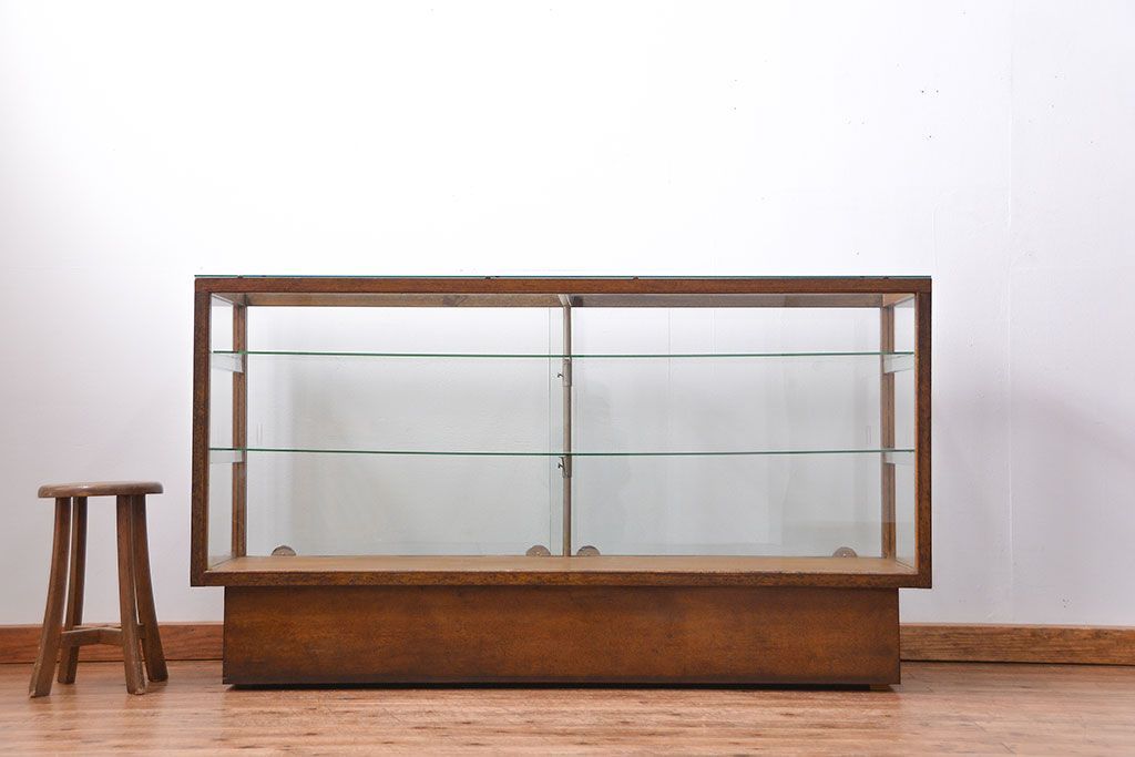 レトロ家具　昭和レトロ　シンプルで大振りなアンティークガラスケース(ショーケース、飾り棚)