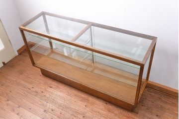 レトロ家具　昭和レトロ　シンプルで大振りなアンティークガラスケース(ショーケース、飾り棚)