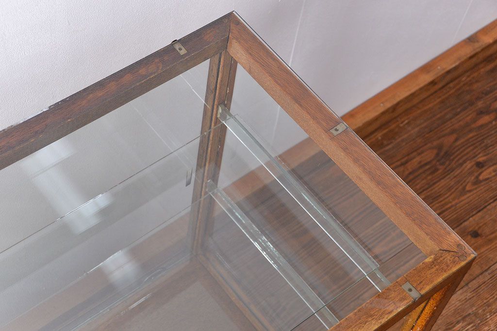 レトロ家具　昭和レトロ　シンプルで大振りなアンティークガラスケース(ショーケース、飾り棚)