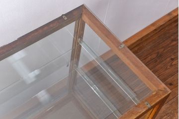レトロ家具　昭和レトロ　シンプルで大振りなアンティークガラスケース(ショーケース、飾り棚)