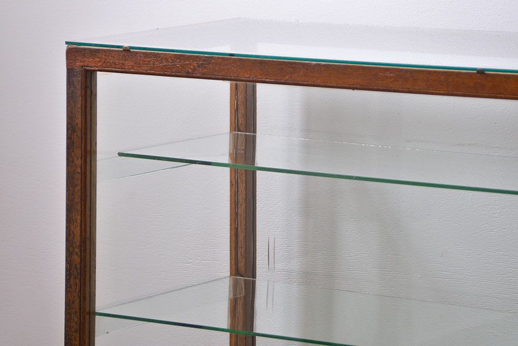 レトロ家具　昭和レトロ　シンプルで大振りなアンティークガラスケース(ショーケース、飾り棚)