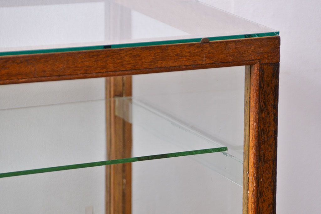 レトロ家具　昭和レトロ　シンプルで大振りなアンティークガラスケース(ショーケース、飾り棚)