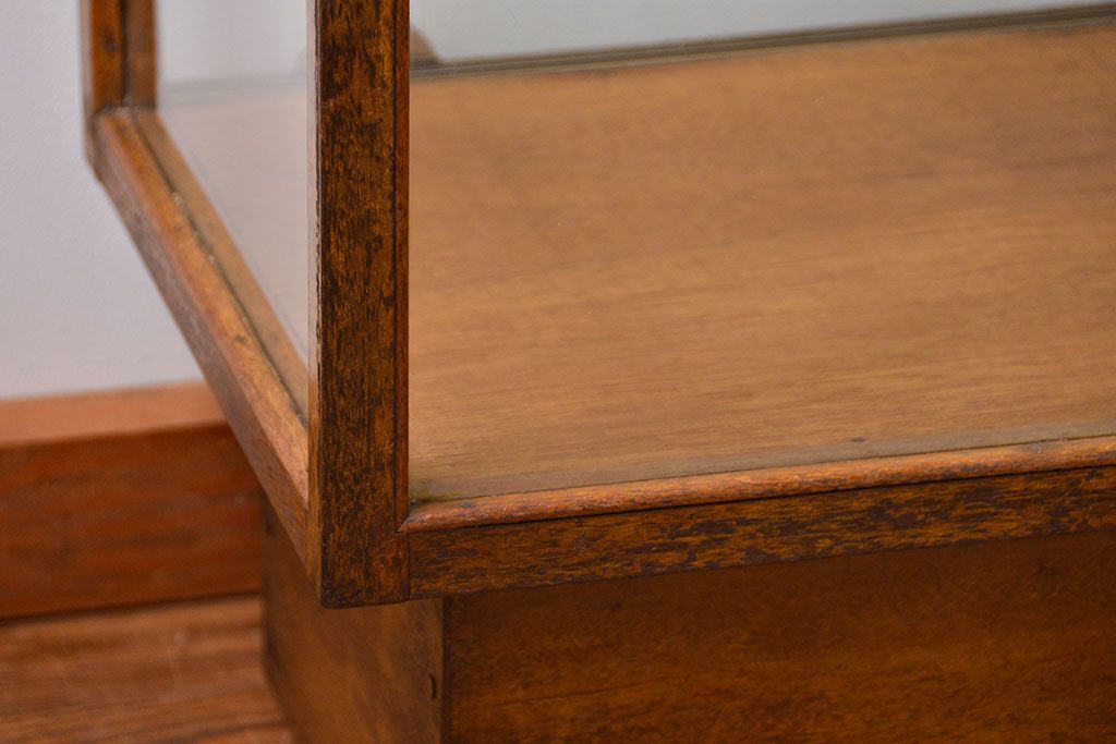 レトロ家具　昭和レトロ　シンプルで大振りなアンティークガラスケース(ショーケース、飾り棚)