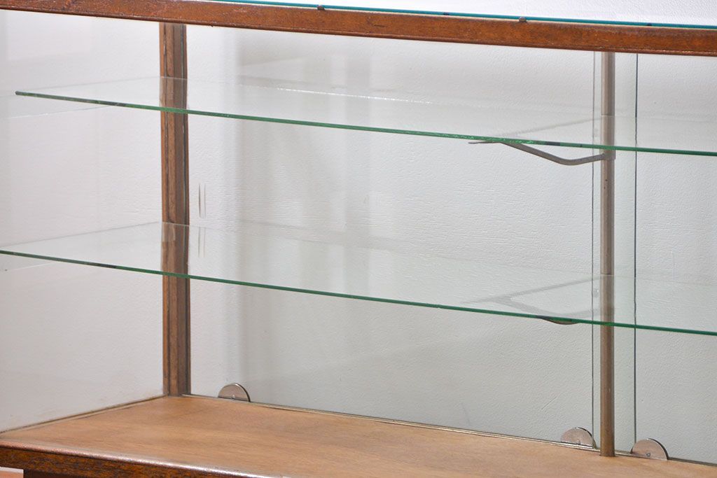 レトロ家具　昭和レトロ　シンプルで大振りなアンティークガラスケース(ショーケース、飾り棚)