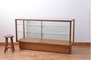 レトロ家具　昭和レトロ　シンプルで大振りなアンティークガラスケース(ショーケース、飾り棚)