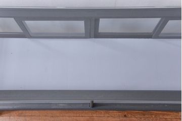 アンティーク家具　アンティーク 脚付き横長ペイントガラスケース(ショーケース)