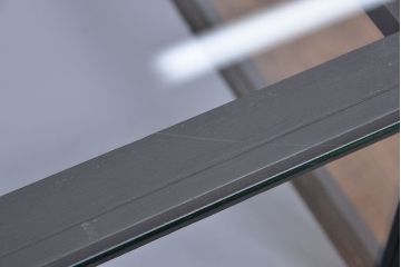 アンティーク家具　アンティーク 脚付き横長ペイントガラスケース(ショーケース)