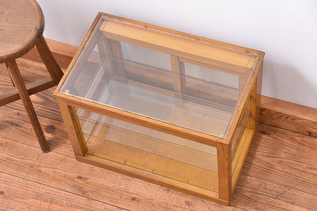 レトロ家具　昭和レトロ　希少なサイズの卓上ガラスケース (ショーケース)