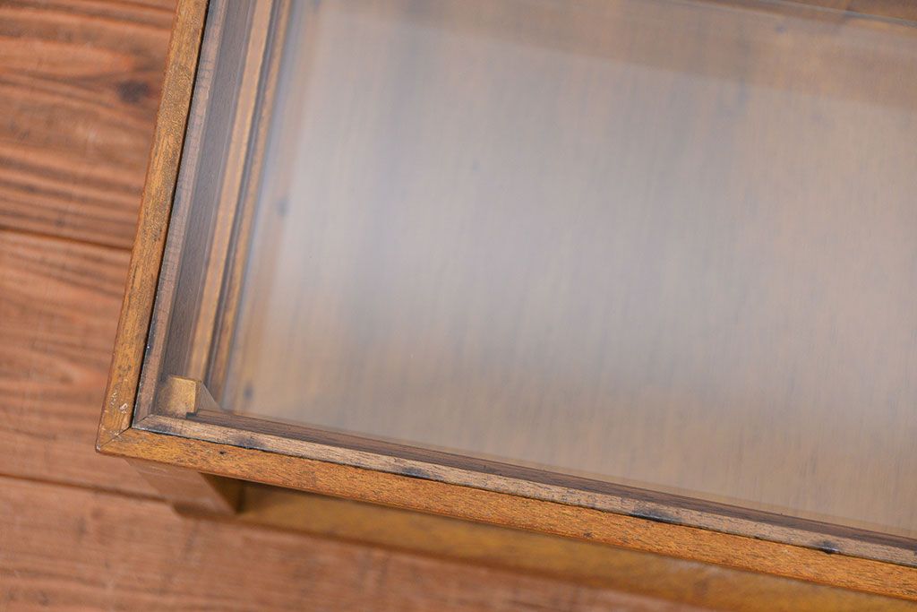 レトロ家具　昭和レトロ　希少なサイズの卓上ガラスケース (ショーケース)