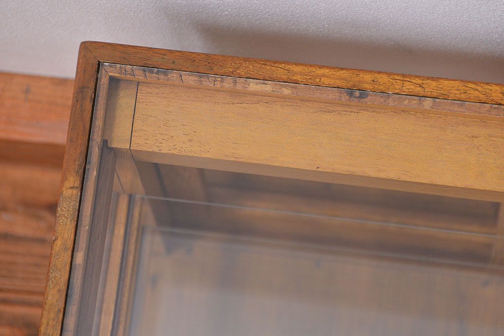 レトロ家具　昭和レトロ　希少なサイズの卓上ガラスケース (ショーケース)
