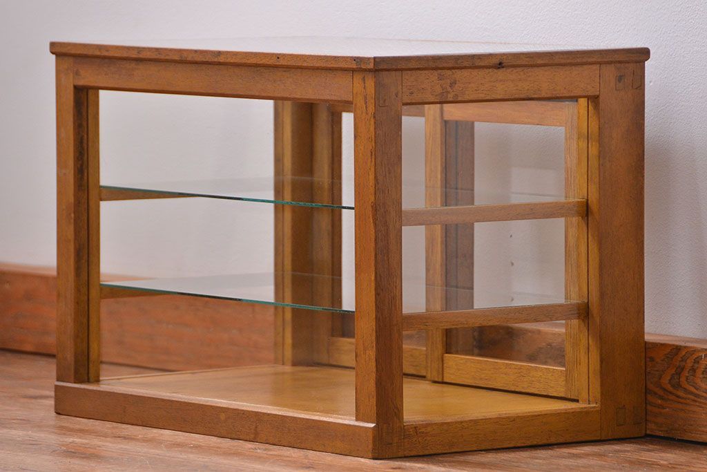 レトロ家具　昭和レトロ　希少なサイズの卓上ガラスケース (ショーケース)