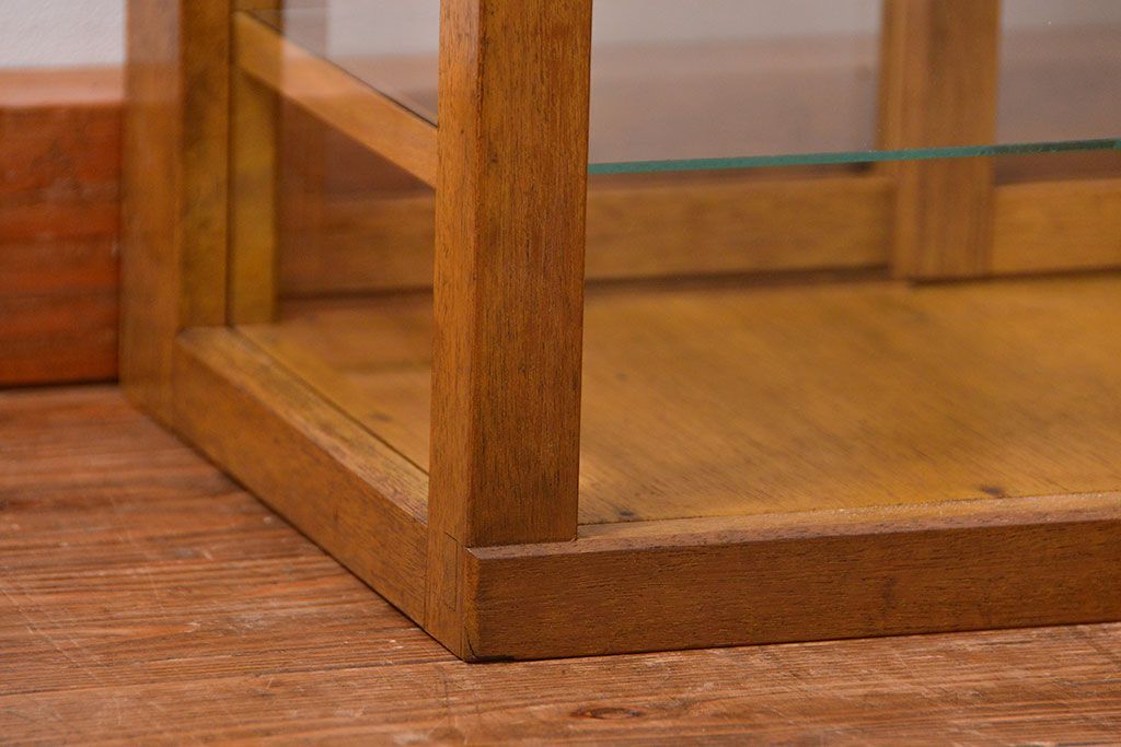 レトロ家具　昭和レトロ　希少なサイズの卓上ガラスケース (ショーケース)