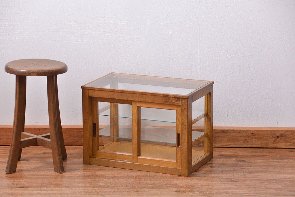 レトロ家具　昭和レトロ　希少なサイズの卓上ガラスケース (ショーケース)