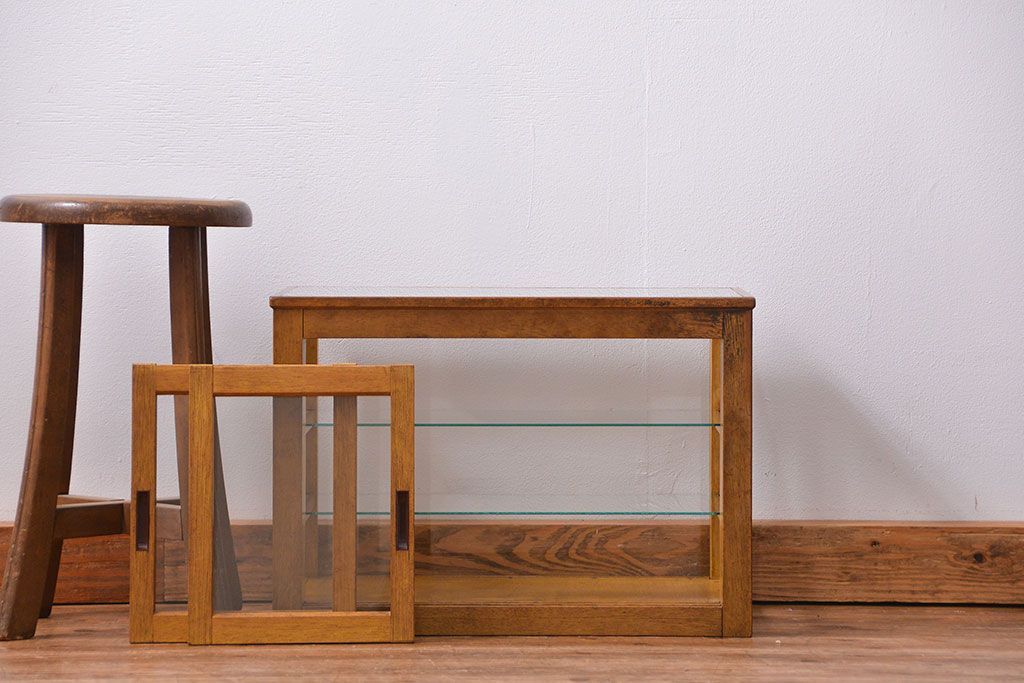 レトロ家具　昭和レトロ　希少なサイズの卓上ガラスケース (ショーケース)