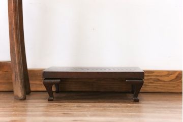 アンティーク雑貨　古民具・骨董　古い欅材の脚付き花台(飾り台)