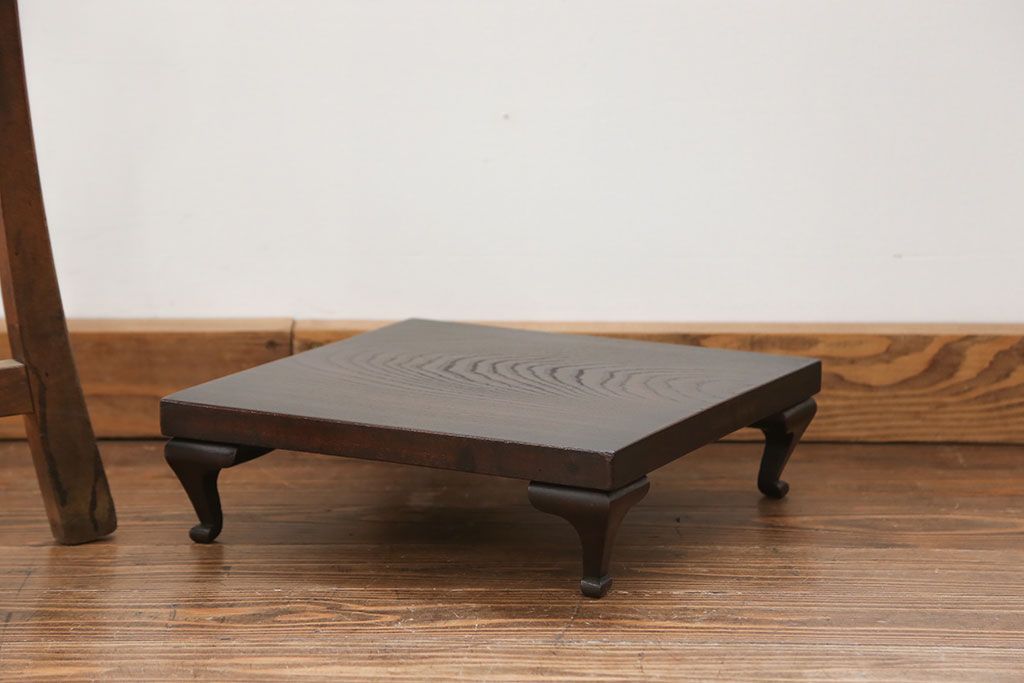 アンティーク雑貨　古民具・骨董　古い欅材の脚付き花台(飾り台)