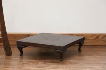 アンティーク雑貨　古民具・骨董　古い欅材の脚付き花台(飾り台)