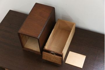 レトロ家具　昭和レトロ 古いナラ材!小さなカードケース (小引き出し、図書館、図書室)