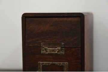 レトロ家具　昭和レトロ 古いナラ材!小さなカードケース (小引き出し、図書館、図書室)