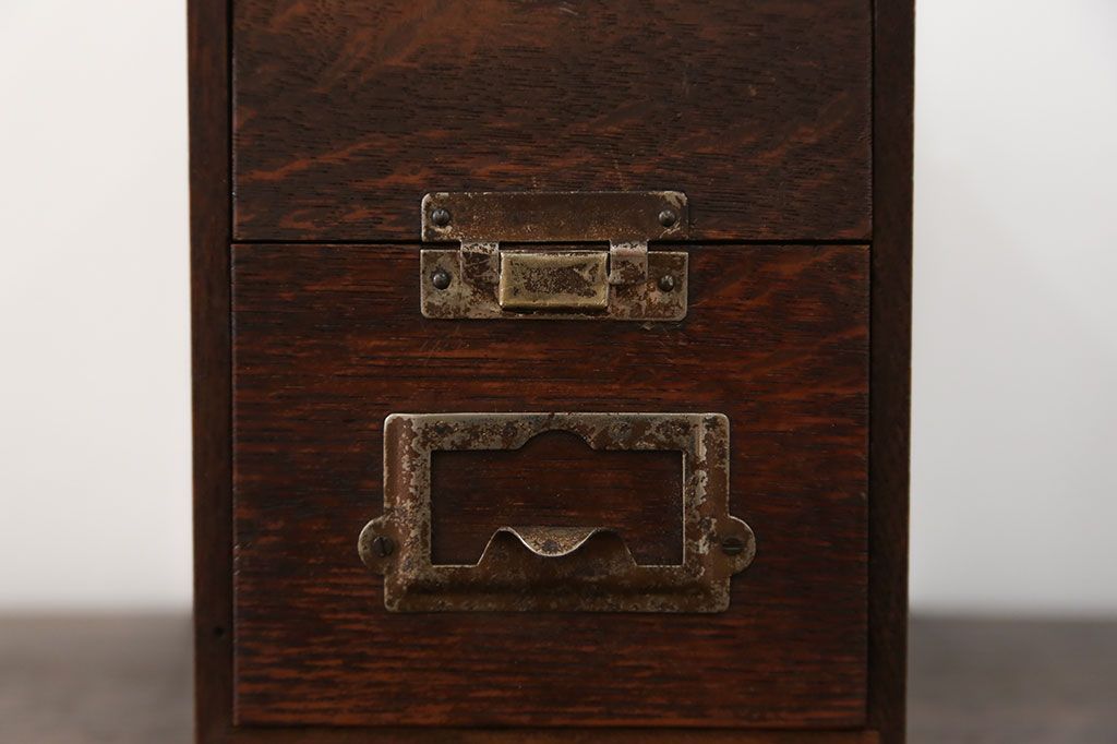 レトロ家具　昭和レトロ 古いナラ材!小さなカードケース (小引き出し、図書館、図書室)