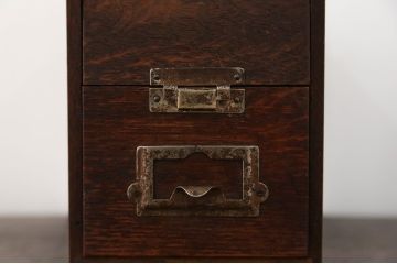 レトロ家具　昭和レトロ 古いナラ材!小さなカードケース (小引き出し、図書館、図書室)