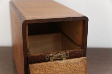 レトロ家具　昭和レトロ 古いナラ材!小さなカードケース (小引き出し、図書館、図書室)