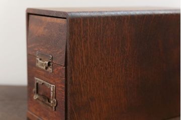 レトロ家具　昭和レトロ 古いナラ材!小さなカードケース (小引き出し、図書館、図書室)