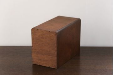 レトロ家具　昭和レトロ 古いナラ材!小さなカードケース (小引き出し、図書館、図書室)