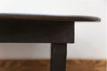 レトロ家具　昭和レトロ 古い栓材のシックな丸型ちゃぶ台 (座卓、座机)