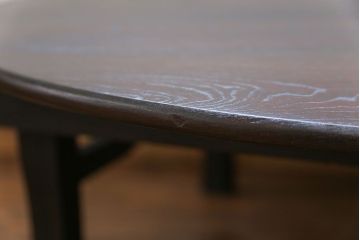 レトロ家具　昭和レトロ 古い栓材のシックな丸型ちゃぶ台 (座卓、座机)