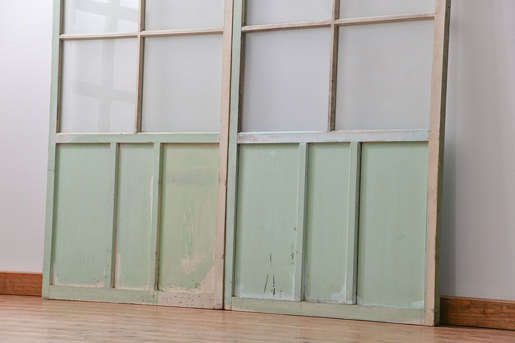 アンティーク ペンキのはげたガラス戸2枚セット(引き戸)