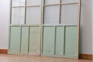 アンティーク ペンキのはげたガラス戸2枚セット(引き戸)
