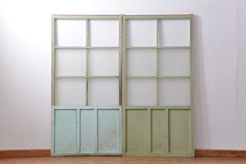 アンティーク ペンキのはげたガラス戸2枚セット(引き戸)