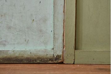 アンティーク ペンキのはげたガラス戸2枚セット(引き戸)