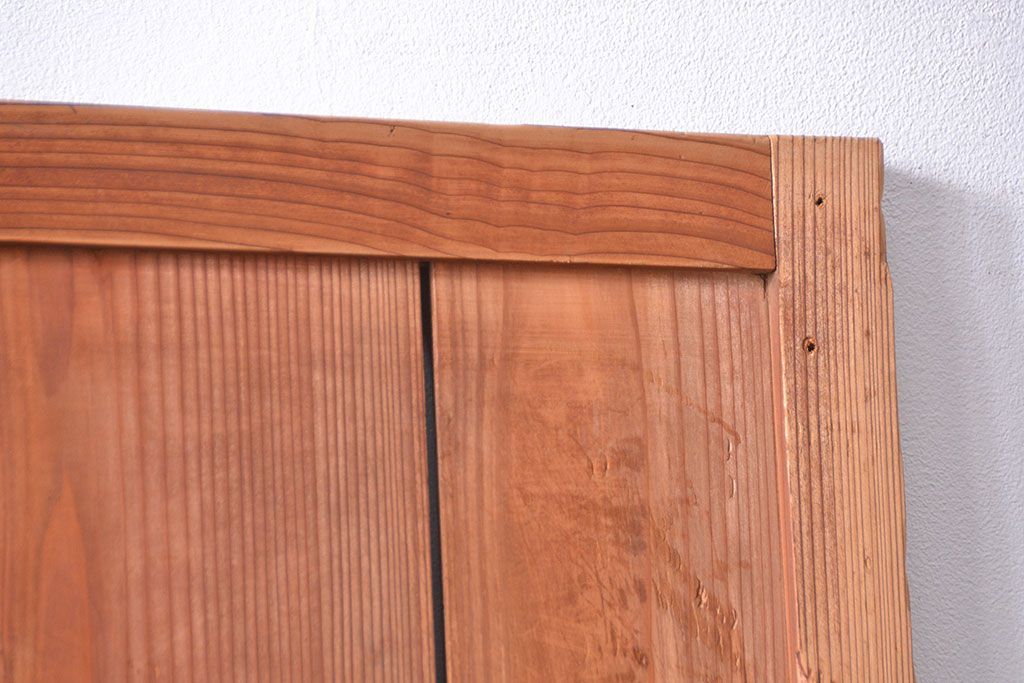 アンティーク　古いレトロな木味の素朴なドア(扉)