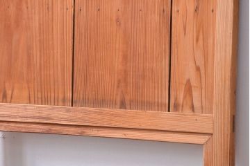 アンティーク　古いレトロな木味の素朴なドア(扉)