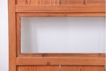 アンティーク　古いレトロな木味の素朴なドア(扉)