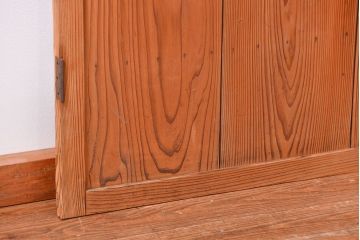 アンティーク　古いレトロな木味の素朴なドア(扉)