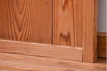 アンティーク　古いレトロな木味の素朴なドア(扉)