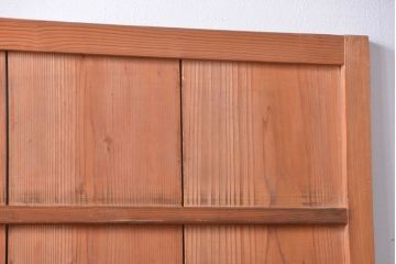 アンティーク　古いレトロな木味の素朴なドア(扉)