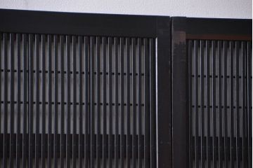 アンティーク 味わい深い　裏障子付き幅せま格子戸4枚セット(引き戸)
