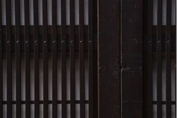 アンティーク 味わい深い　裏障子付き幅せま格子戸4枚セット(引き戸)